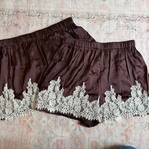 Doen Dupe / Doen style shorts with lace with satiny fabric, size M. Like new
